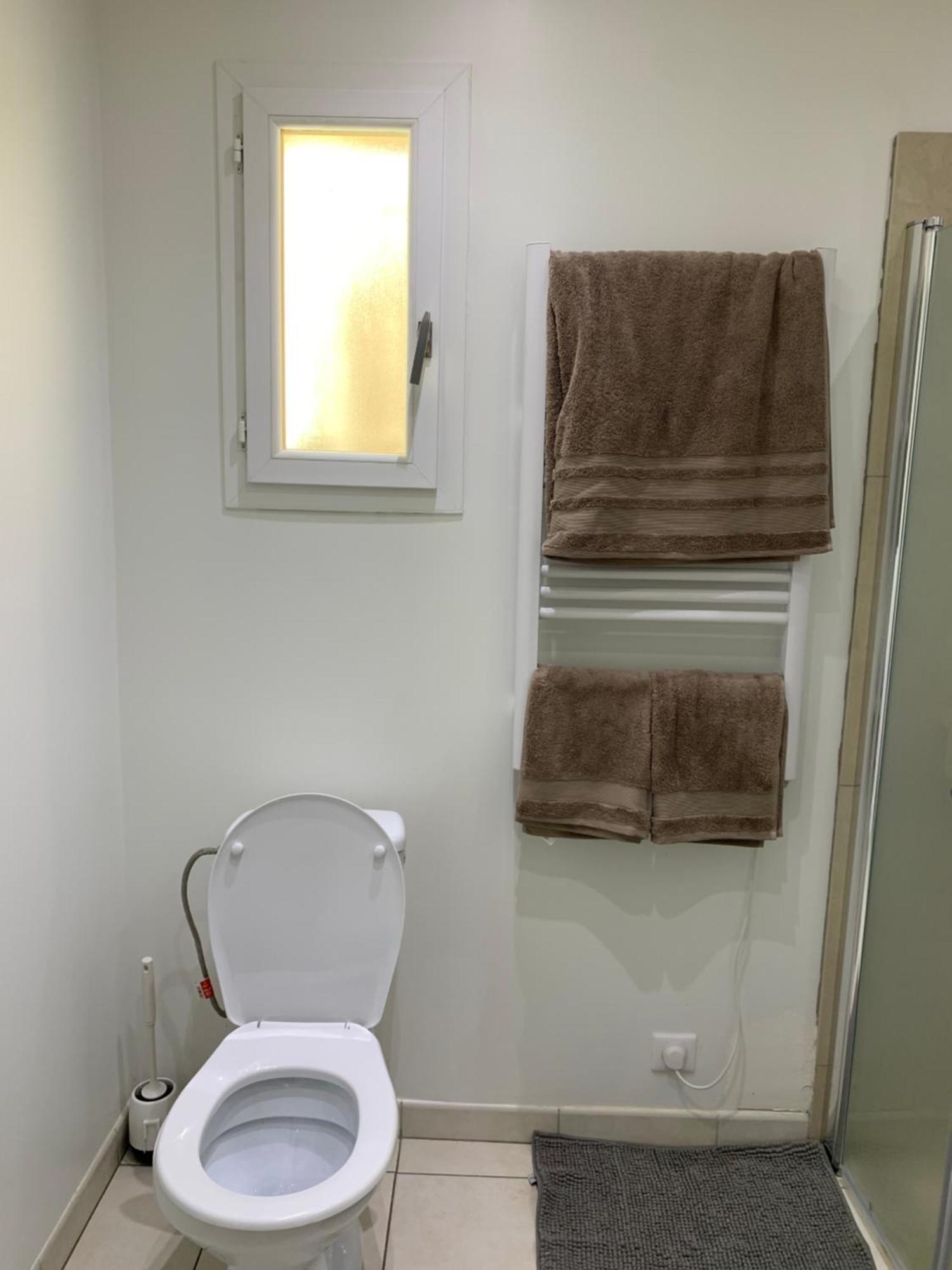 Votre Cocon En Pierre Et Son Spa En Option Gite Le Repos Des Chenes Régusse 외부 사진
