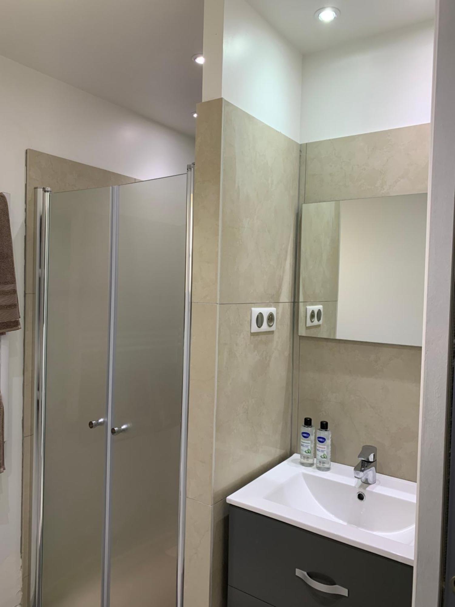 Votre Cocon En Pierre Et Son Spa En Option Gite Le Repos Des Chenes Régusse 외부 사진